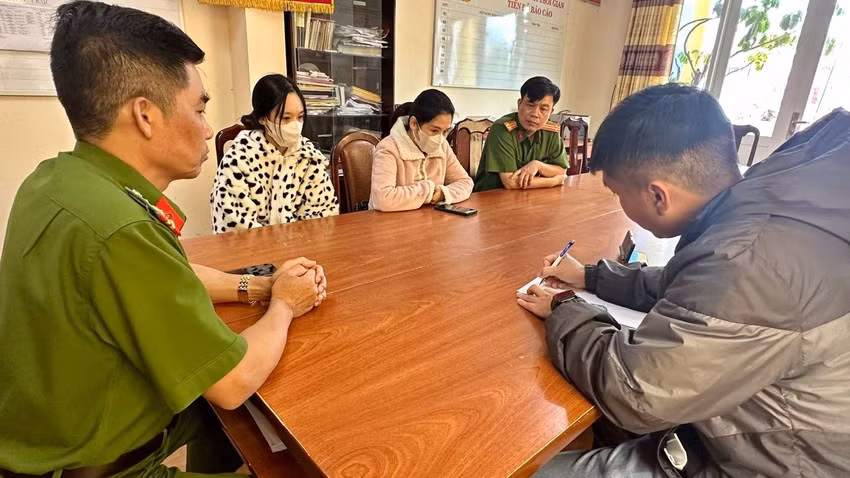 4 người trong 'clip 5 phụ nữ đánh cô gái' ở Đà Lạt bị khởi tố - Hình 3 4 nguoi trong 'clip 5 phu nu danh co gai' o Da Lat bi khoi to-Hinh-3