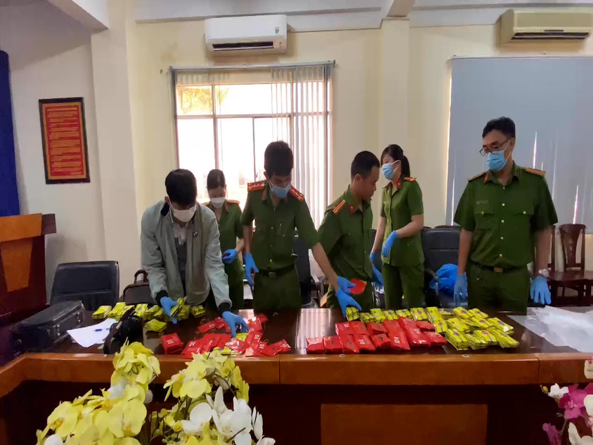 Hơn 200 chiến sĩ phá án vụ nữ DJ điều hành đường dây 750kg ma túy 'nước vui' - Hình 3 Hon 200 chien si pha an vu nu DJ dieu hanh duong day 750kg ma tuy 'nuoc vui'-Hinh-3