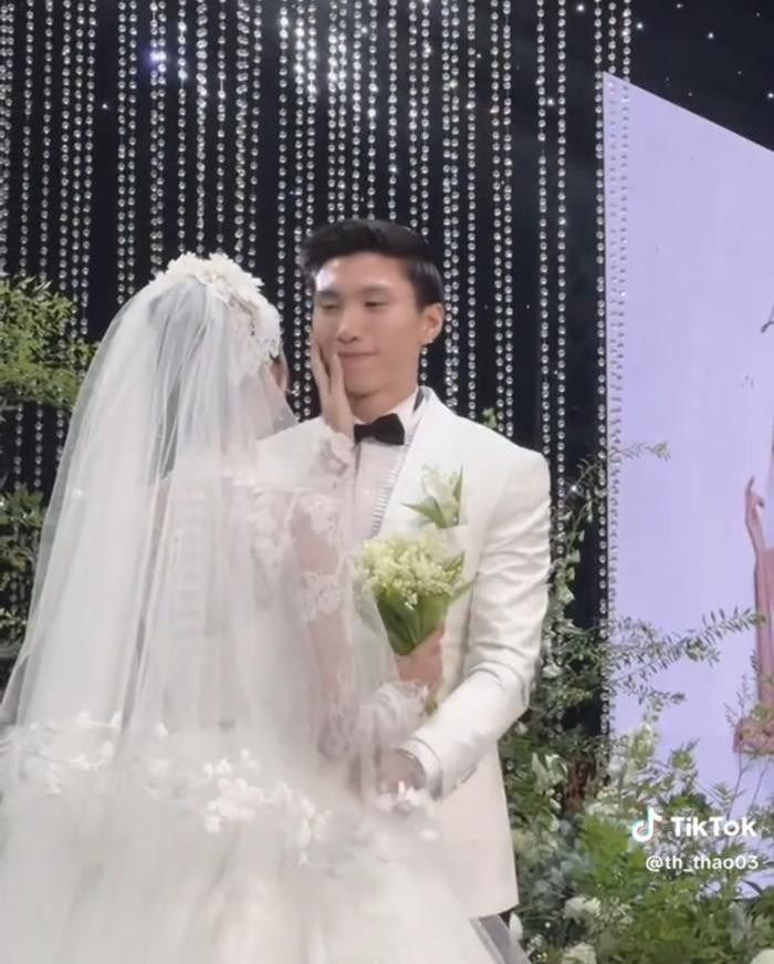 3 tu Doan Van Hau nhan nhu Doan Hai My sau man khoa moi o le cuoi-Hinh-2