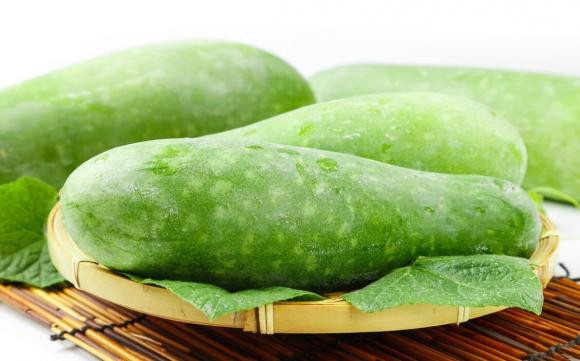 Mua bi dao thi nen chon qua co vo xanh dam hay xanh nhat?