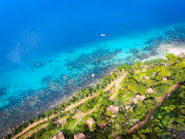 Bao quoc te goi y den nhung vung bien dep nhat o Viet Nam-Hinh-3