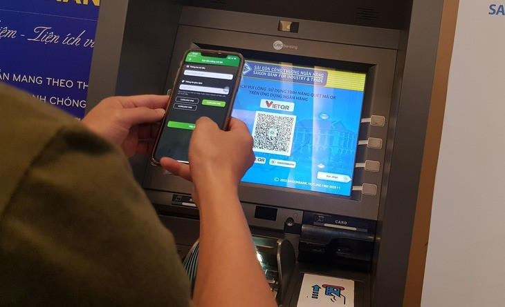 Không cần thẻ, quét mã QR rút tiền ATM như thế nào? Khong can the, quet ma QR rut tien ATM nhu the nao?