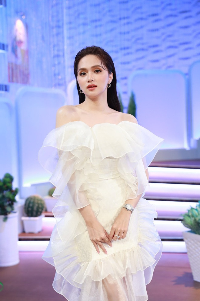 Nang hau Vbiz bi antifan cuc cang, phai huy show o an gio ra sao?