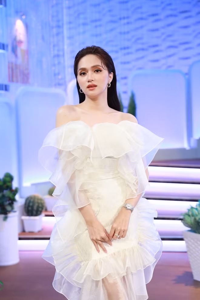 Nang hau Vbiz bi antifan cuc cang, phai huy show o an gio ra sao?