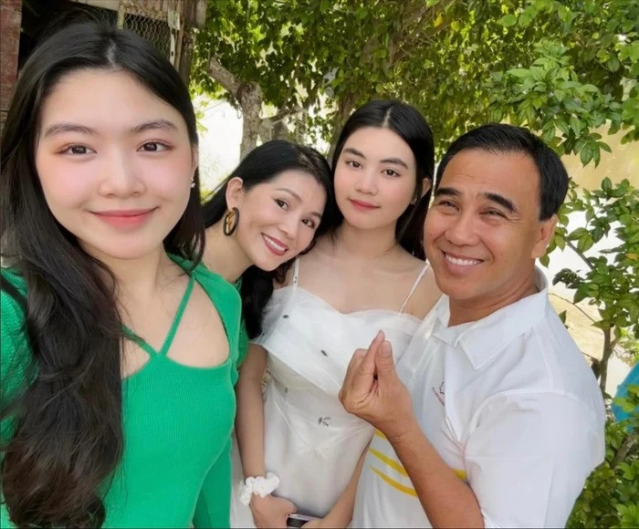 Ba xa Quyen Linh duoc khen 