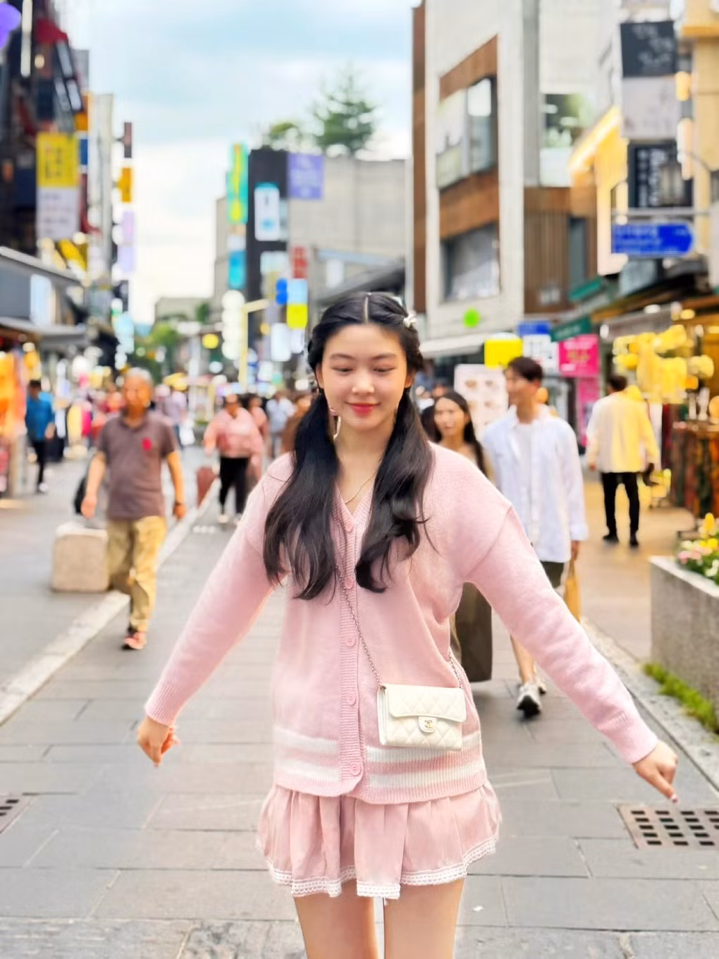 Lọ Lem - con gái Quyền Linh: Nhan sắc rực rỡ tuổi 17 - Hình 4 Lo Lem - con gai Quyen Linh: Nhan sac ruc ro tuoi 17-Hinh-4