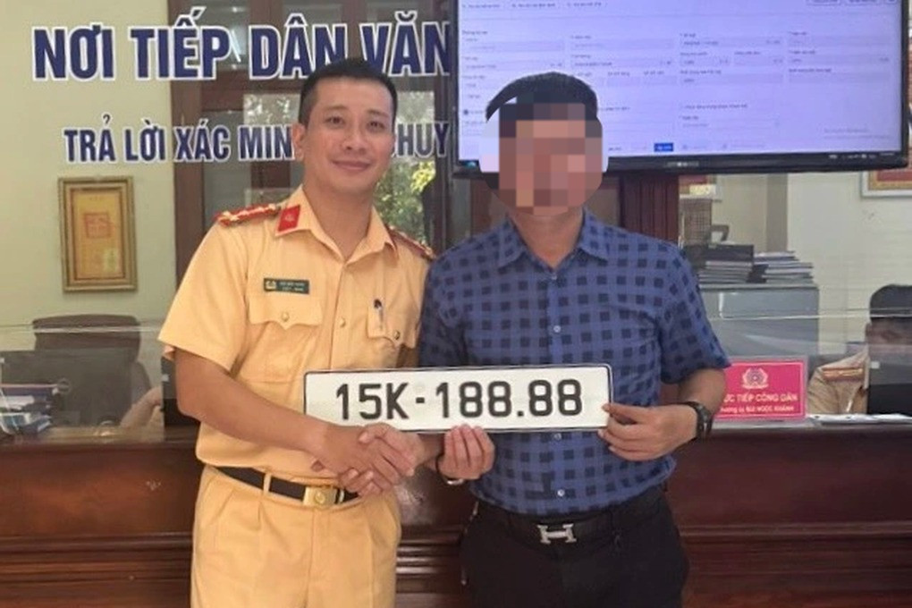 Hôm nay đấu giá 48 biển số ô tô “siêu đẹp“ Hom nay dau gia 48 bien so o to “sieu dep“