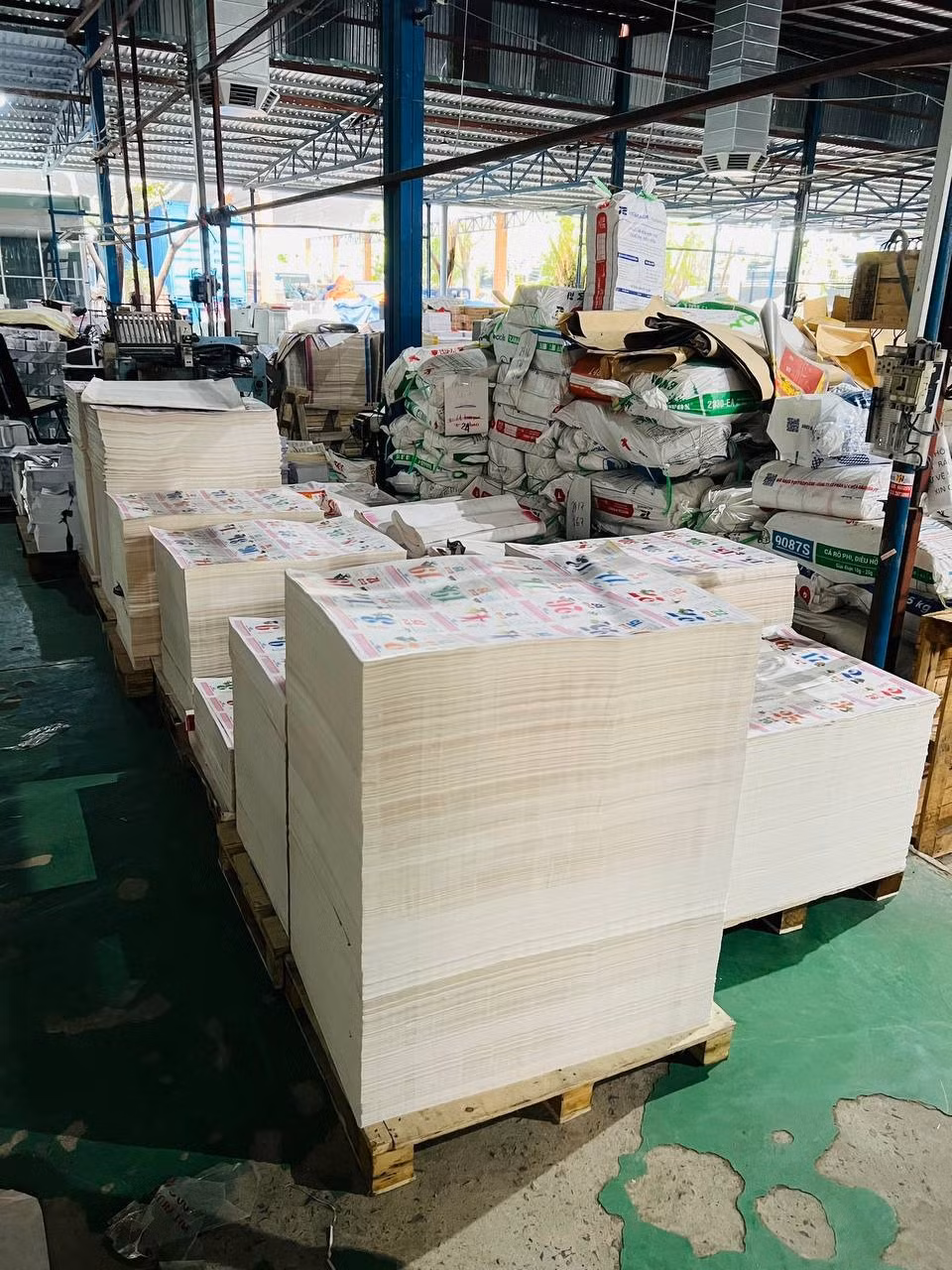 Phat hien hang ngan ban in lau tai mot xuong o Cu Chi-Hinh-2