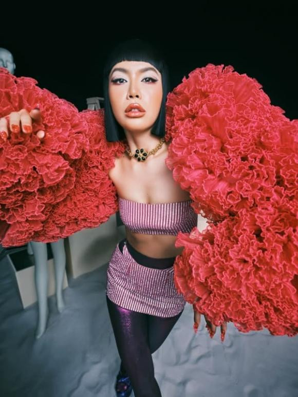 Minh Tu bi dao anh cu voi style ba thim don Tet-Hinh-8