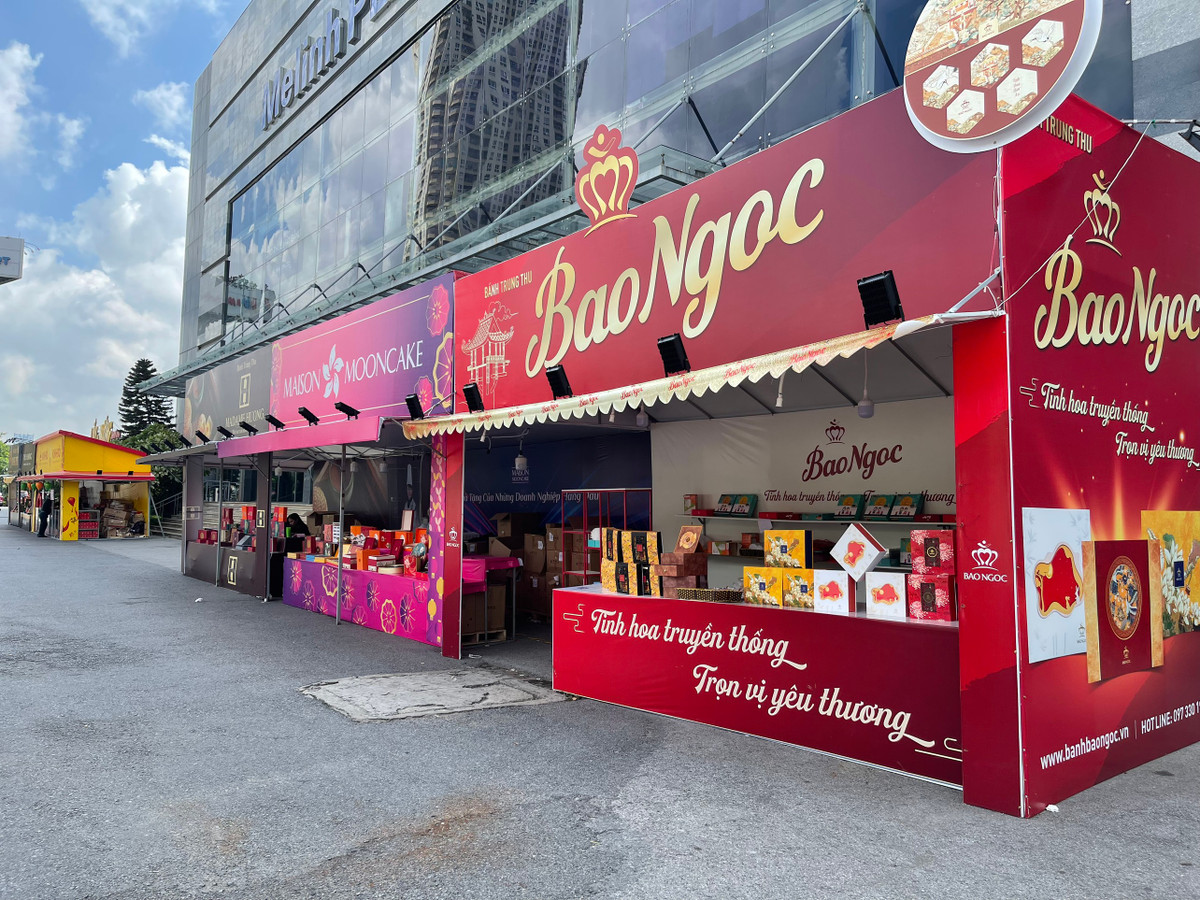 Suc mua yeu, banh Trung Thu dua nhau giam gia?-Hinh-3