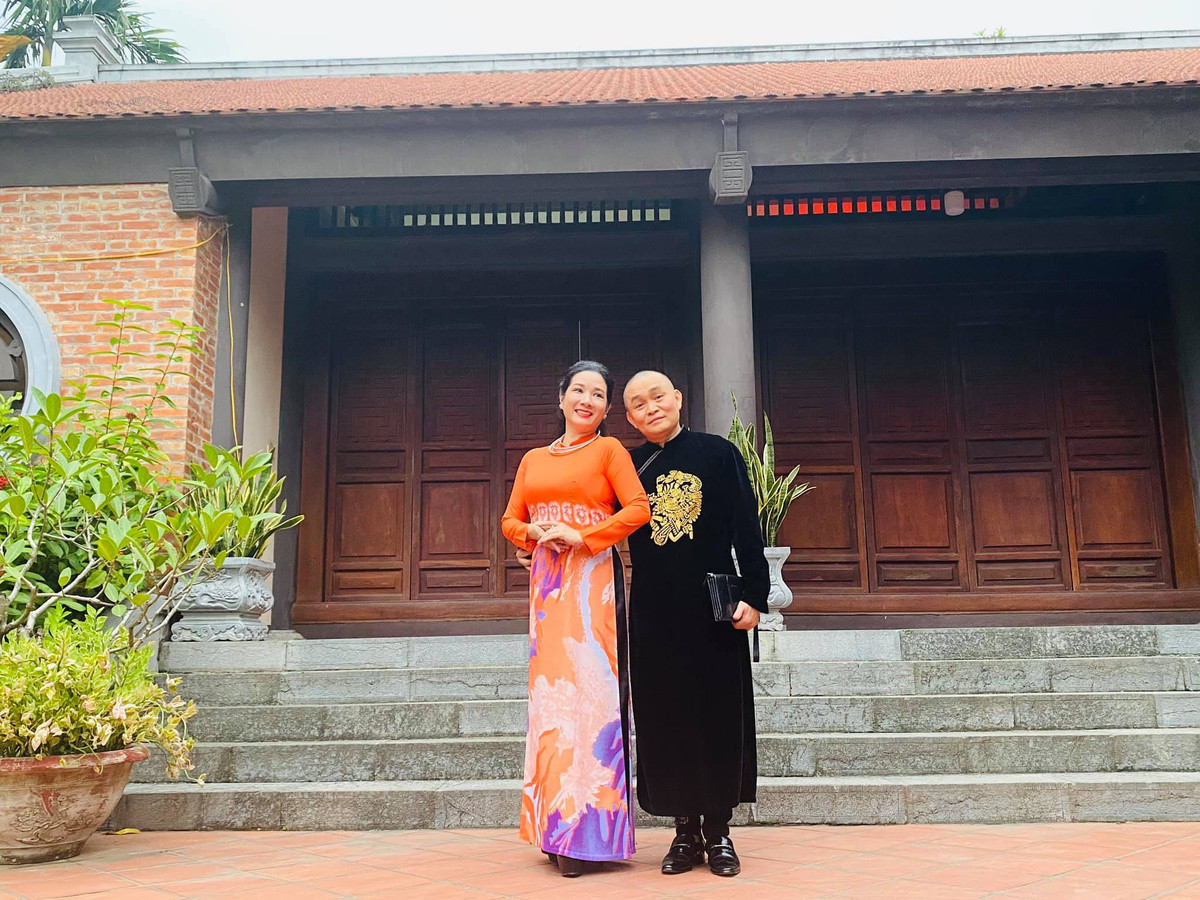 Nỗi khổ của Thanh Thanh Hiền khi đặt cạnh Xuân Hinh - Hình 8 Noi kho cua Thanh Thanh Hien khi dat canh Xuan Hinh-Hinh-8