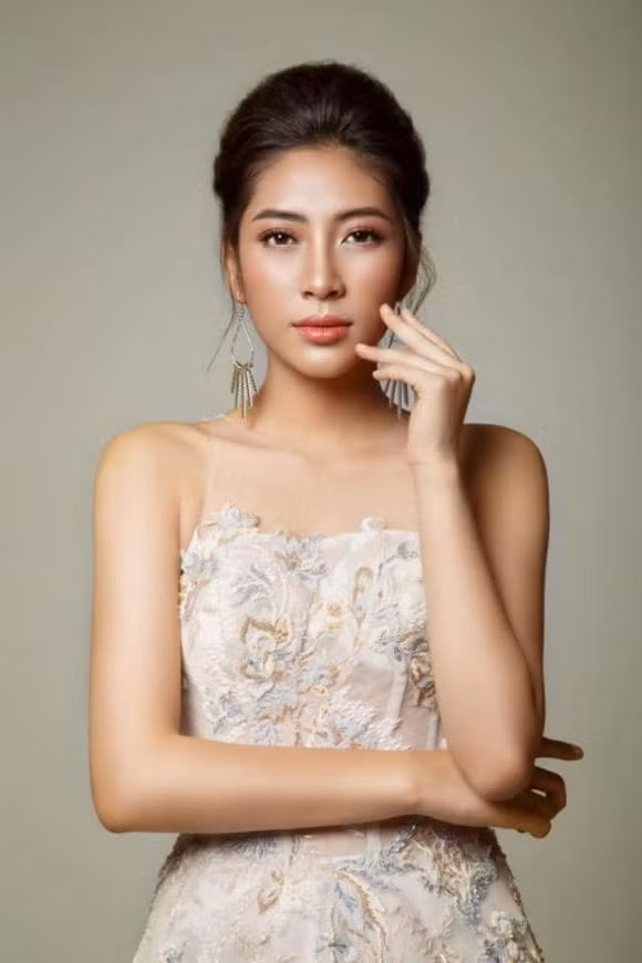 Hoa hau Dang Thu Thao bi nhan vien quay len, nhan sac the nao?-Hinh-8