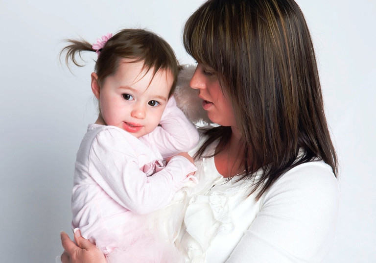 Me chong mang ‘nuoi 1 dua con ma than’, vai phut sau phai hoi han