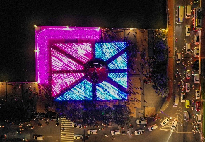 Chen chan “check-in” cong vien anh sang lan dau xuat hien o Da Nang-Hinh-3