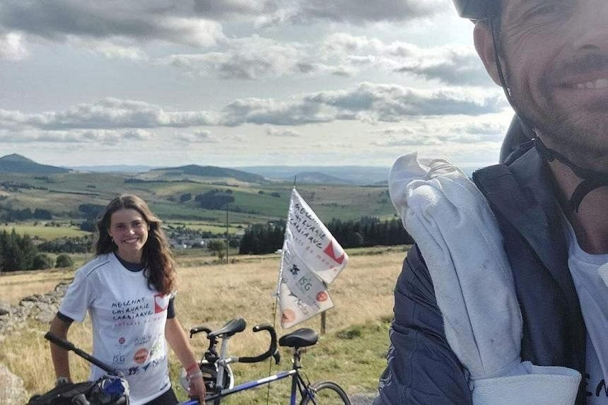 Cha va con gai lap ky luc the gioi dap xe hon 2.000km-Hinh-2