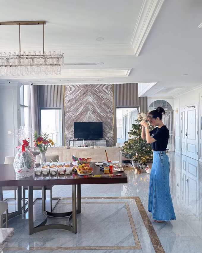 Nang A hau mo thay the Ho Ngoc Ha lam 'Nu hoang giai tri'