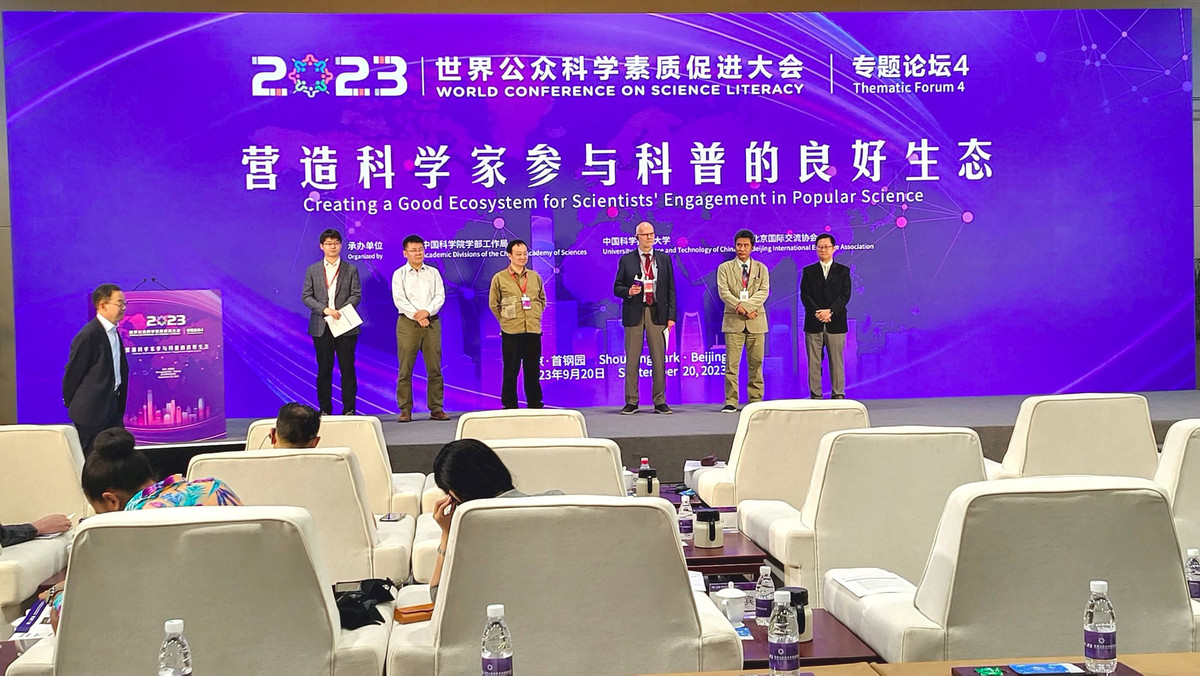 Can da dang hinh thuc pho bien khoa hoc cho gioi tre