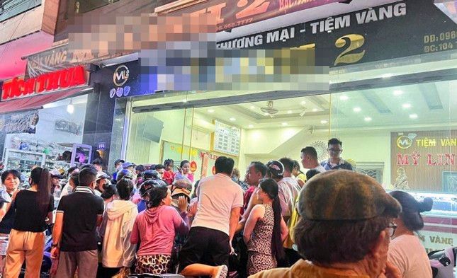 Tam giu thanh nien 'cao troc dau mac do thay tu' cuop tiem vang o Binh Dinh