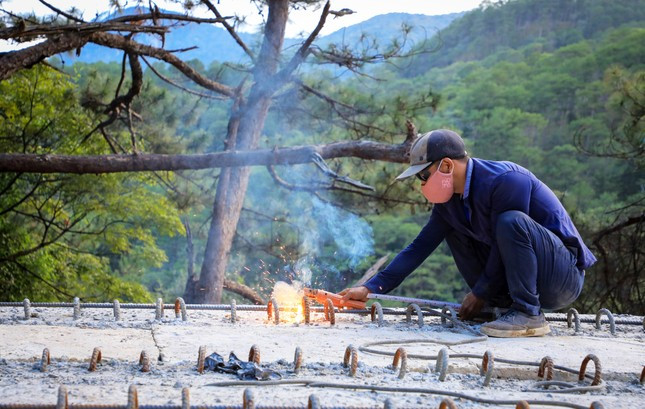Sắp thông xe toàn tuyến đèo đẹp và hiểm trở bậc nhất Việt Nam - Hình 3 Sap thong xe toan tuyen deo dep va hiem tro bac nhat Viet Nam-Hinh-3