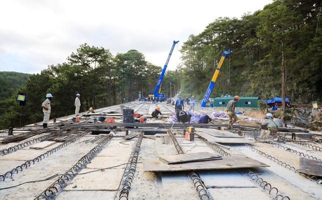 Sắp thông xe toàn tuyến đèo đẹp và hiểm trở bậc nhất Việt Nam Sap thong xe toan tuyen deo dep va hiem tro bac nhat Viet Nam