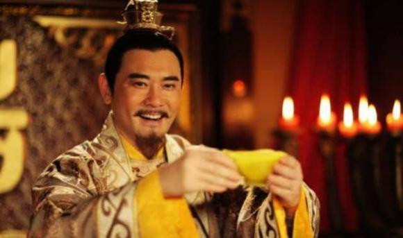 Tai sao cac hoang de co dai thuong doan tho?