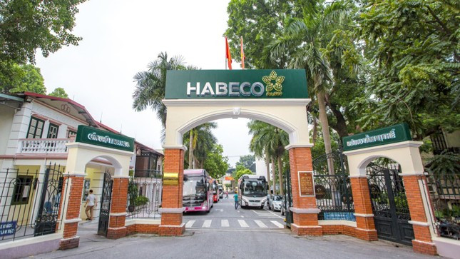 Di doi Nha may Bia Ha Noi, Cong ty Thuoc la Thang Long trong 5 nam-Hinh-2