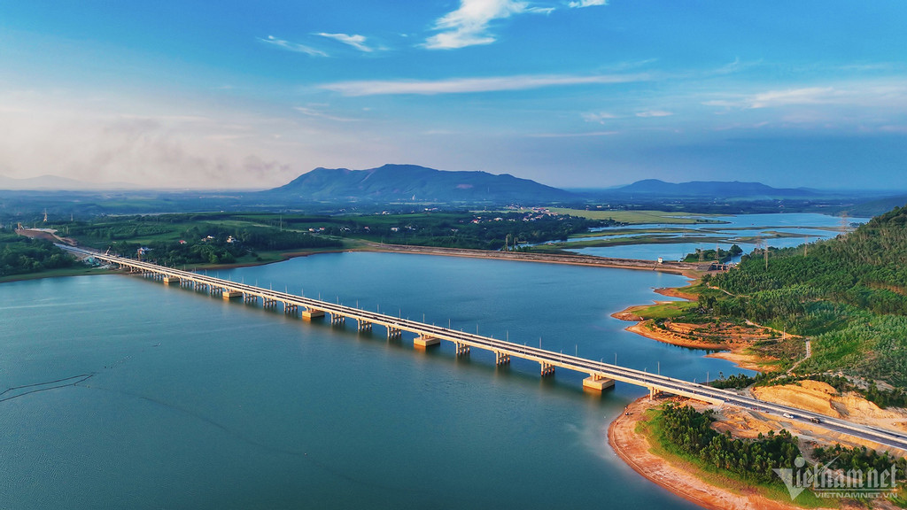 Nhung khoanh khac an tuong tren 2023-Hinh-18