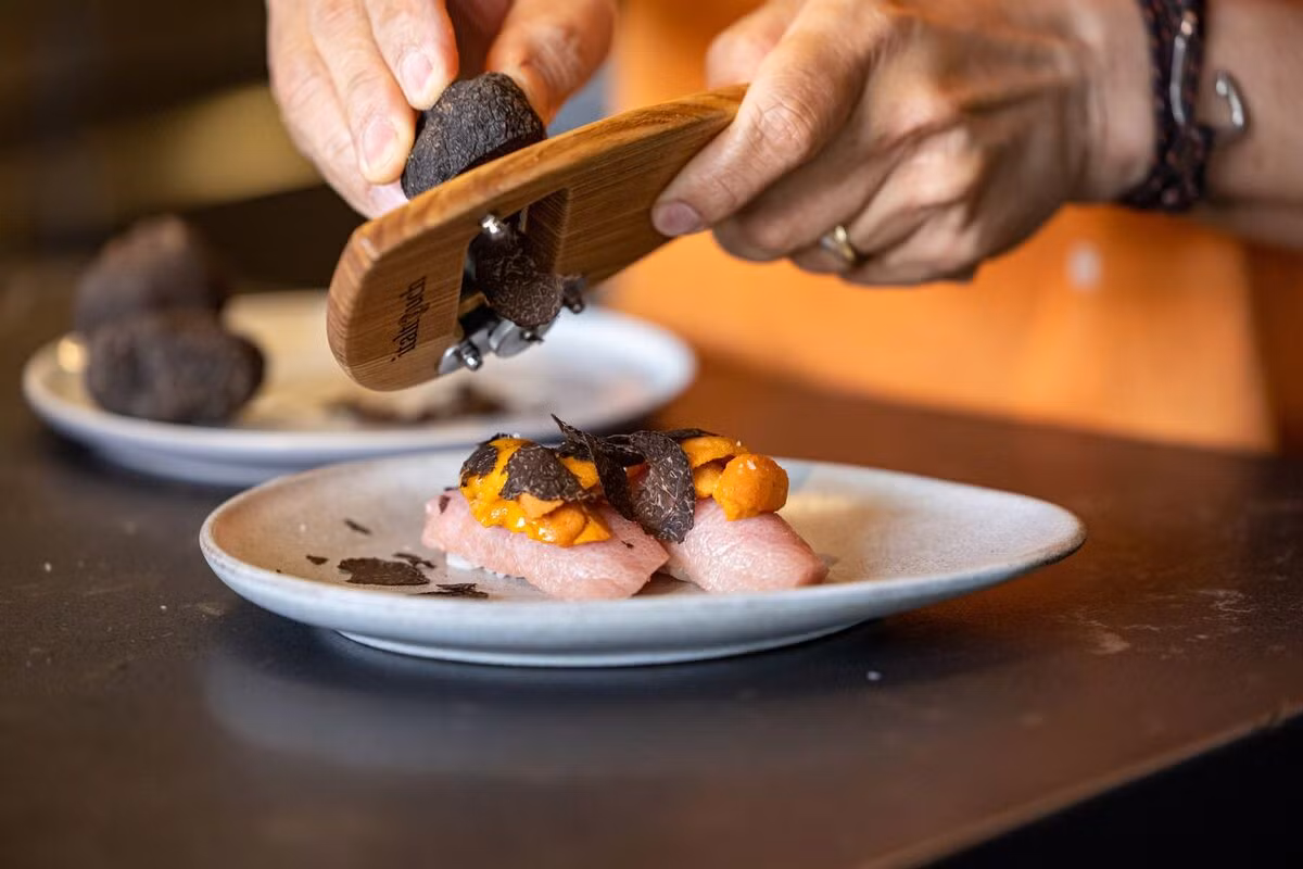 Bi mat ve nguoi ban mon an vo cung dat do cho gioi sieu giau Dubai-Hinh-2