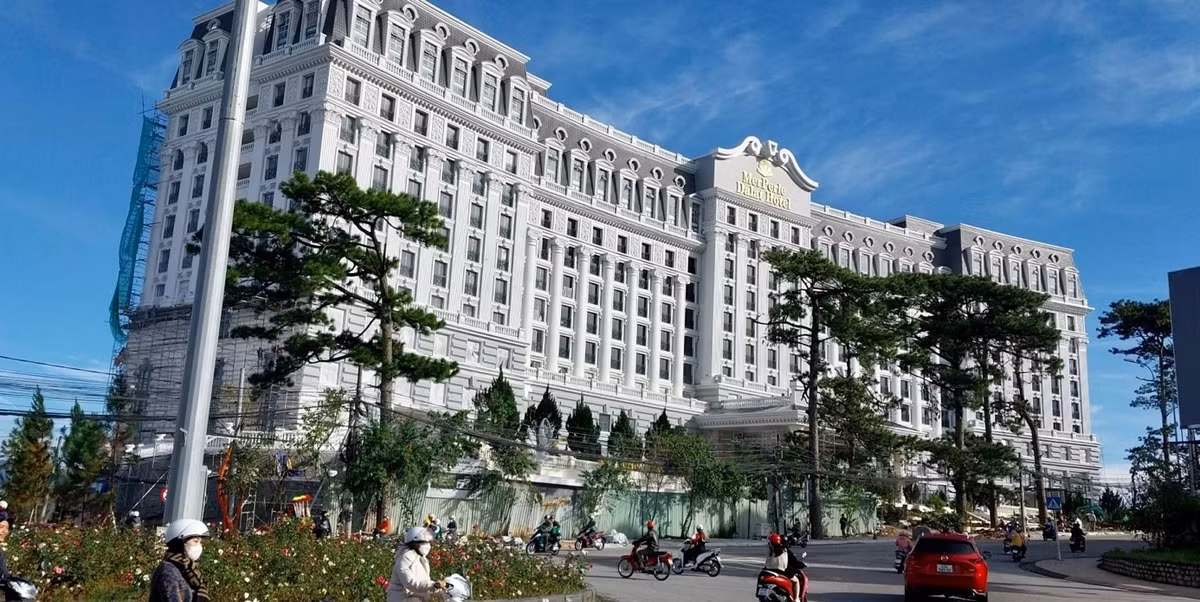 Khach san “khung” nhat Da Lat bi tu choi dau noi giao thong, vi sao?