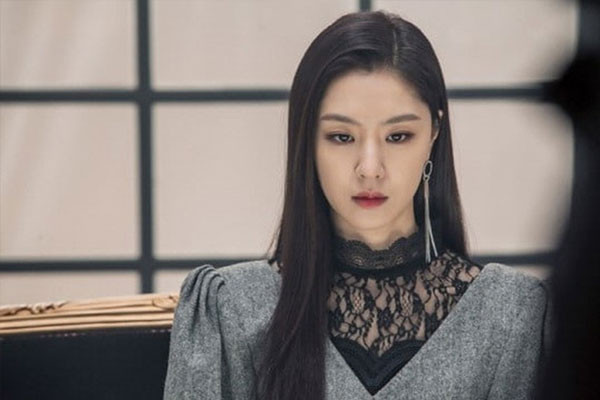 Song chung voi con rieng cua chong, toi bi mang tieng ac