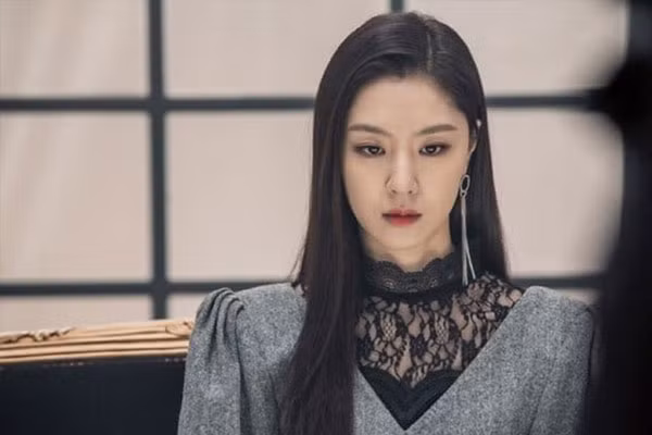 Song chung voi con rieng cua chong, toi bi mang tieng ac