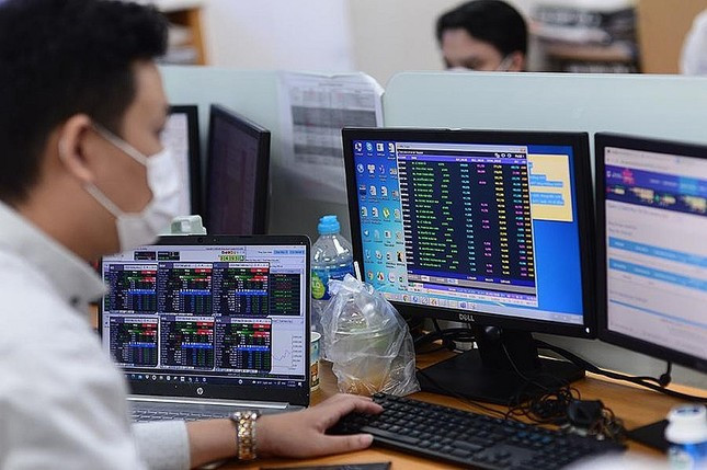 Vi sao cam dat lenh chung khoan tu dong KRX bang robot?-Hinh-2