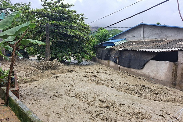 Biết gì về cty Đồng Tả Phời - Vinacomin vừa bị xử phạt vì vỡ hồ thải quặng? Biet gi ve cty Dong Ta Phoi - Vinacomin vua bi xu phat vi vo ho thai quang?