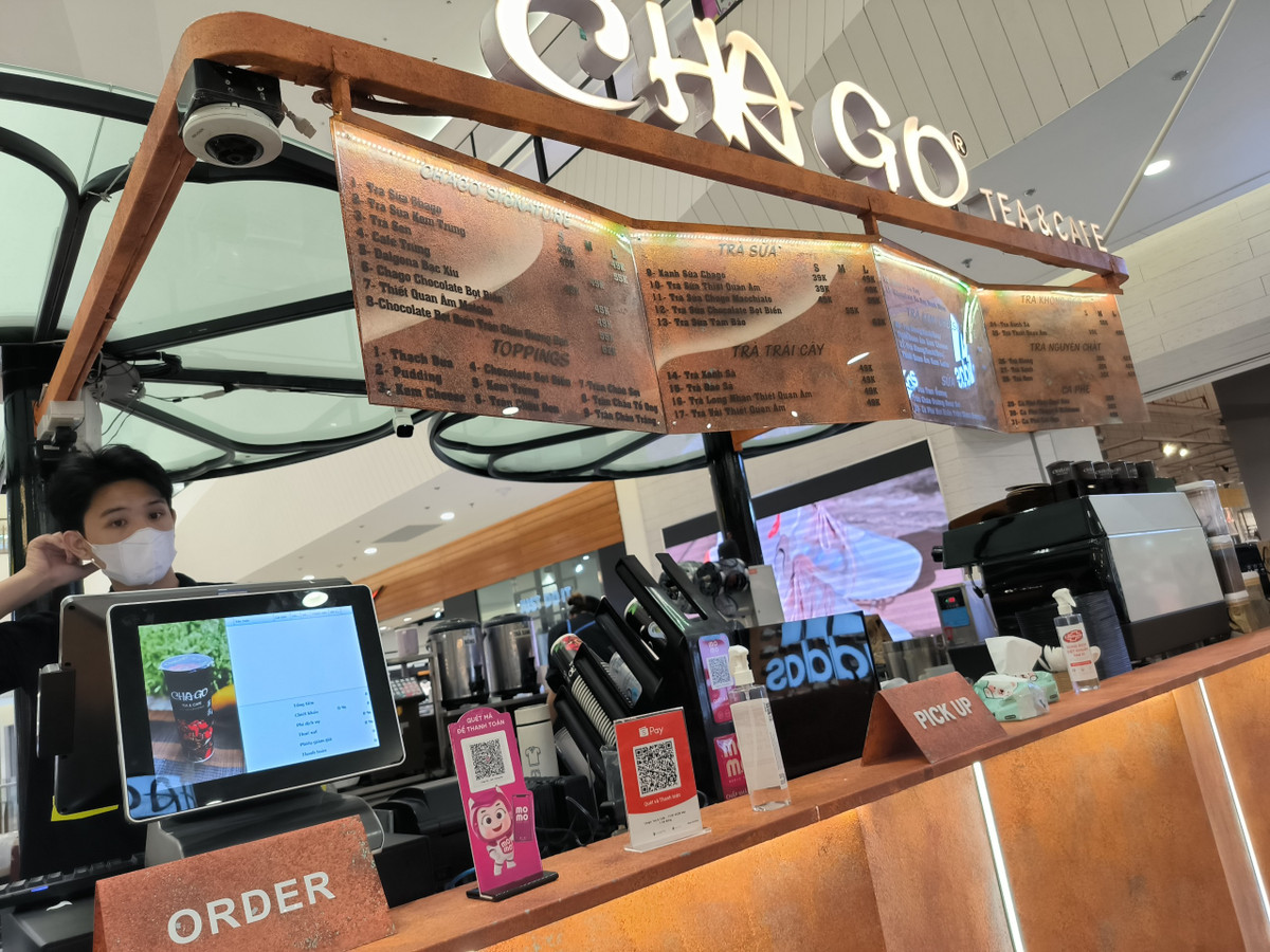 Mã QR có mặt rất sớm trong các trung tâm thương mại.