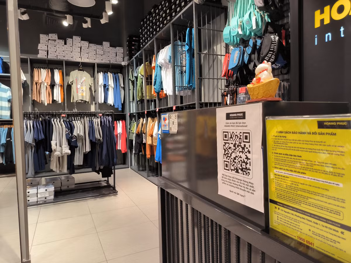 Những shop quần áo, thời trang cũng thường gắn sẵn mã QR để phục vụ khách hàng.