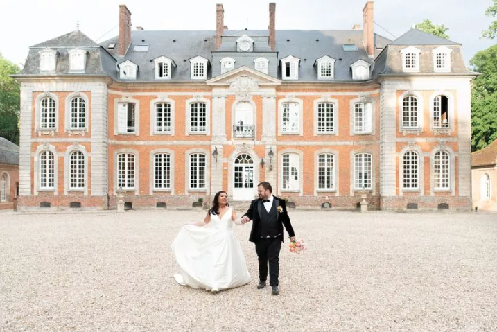 Cặp đôi 21 năm bên nhau và đám cưới kéo dài 3 ngày trong lâu đài cổ - Hình 2 Cap doi 21 nam ben nhau va dam cuoi keo dai 3 ngay trong lau dai co-Hinh-2