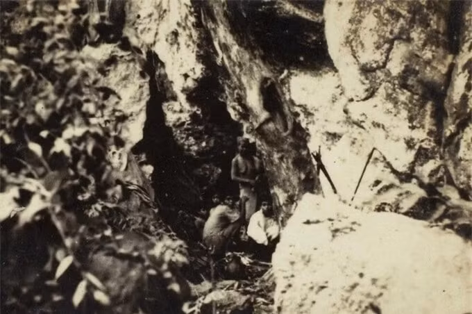 Bo toc Viet Nam bi an nhat the gioi, dung phep thuat chua benh