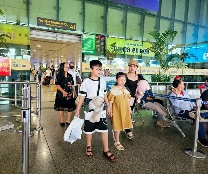 Gia ve may bay dang tang