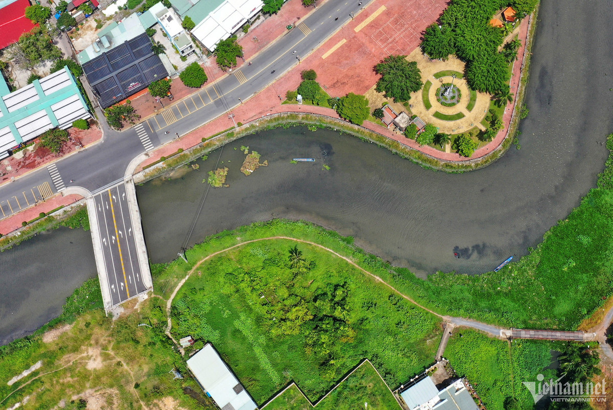 ##ss###style="font-size: 16px;">Năm 2021, dự án Hồ Gươm Xanh bị Sở Xây Dựng Bình Dương xử phạt và đình chỉ thi công do triển khai thi công xây dựng 12 tuyến đường trong dự án khi chưa có giấy phép xây dựng, chủ đầu tư. 