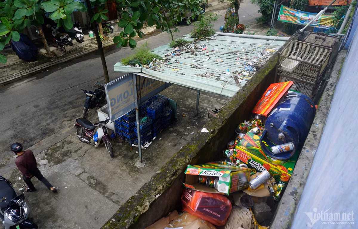 Trong khi đó, ông Lê Trung Chinh - Chủ tịch UBND TP. Đà Nẵng - cho biết, thành phố đã chỉ đạo lên kế hoạch để di dời dân và tháo dỡ các chung cư xuống cấp này.