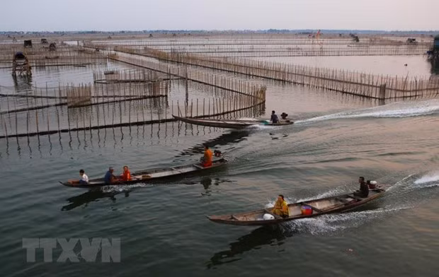 Du lich Co do Hue vao mua Thu cung nhung trai nghiem moi la-Hinh-2