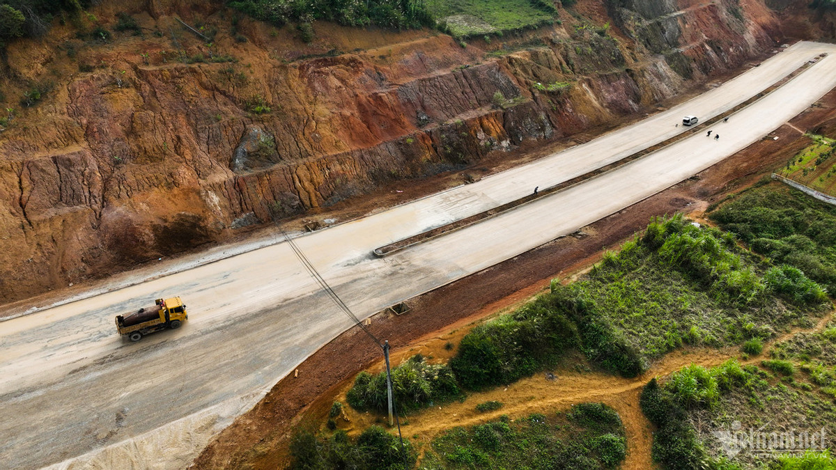 Tra Linh truoc ngay cong bo nang cap len cua khau quoc te-Hinh-6