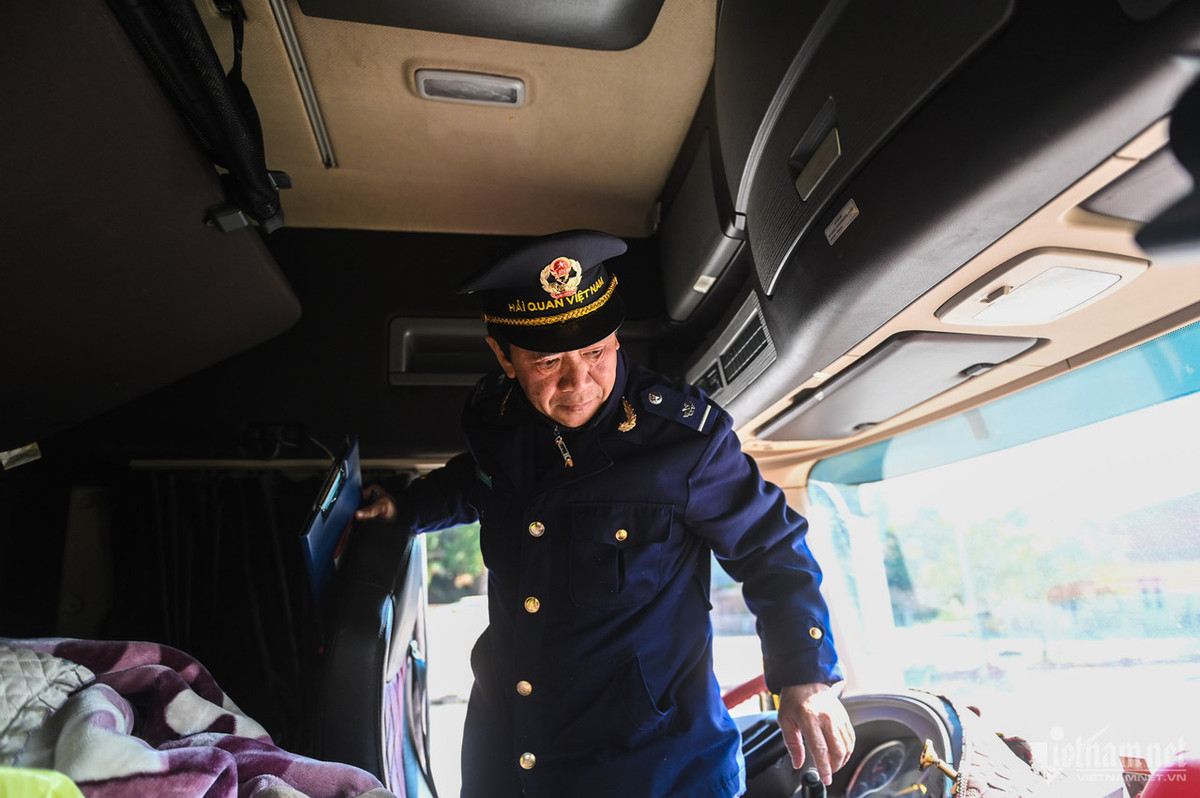 Tra Linh truoc ngay cong bo nang cap len cua khau quoc te-Hinh-5