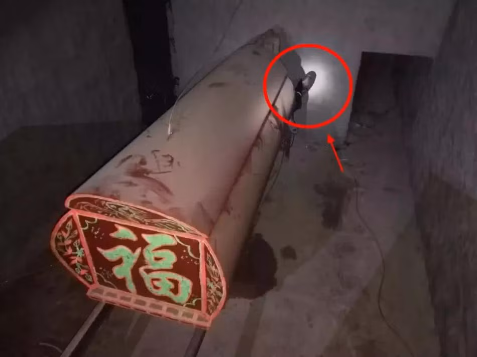 Khong muon nhin mat ban gai, chang trai lam dieu chang ai ngo