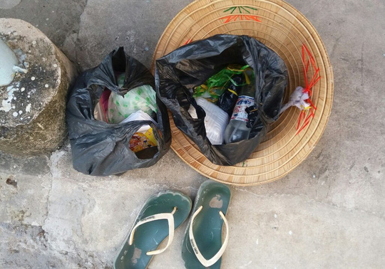 Cu ba di tu Vinh Long len cau Can Tho tu tu: Xot xa nhin...