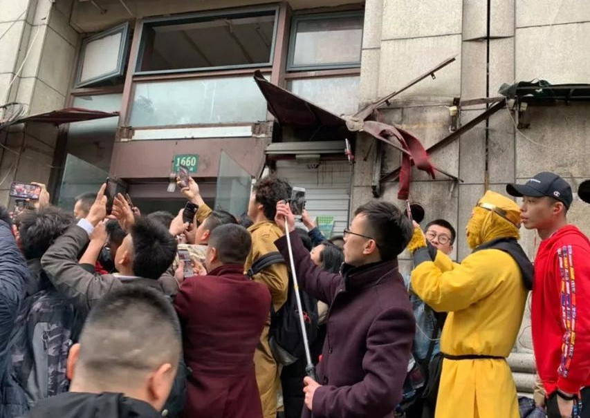 Sau khi những hình ảnh và thông tin của ông Trầm Nguy được đăng tải trên một số trang báo mạng đã nhanh chóng nhận được sự chú ý, thu hút rất đông sự quan tâm của mọi người. Có người còn gọi Trầm Nguy là "Đại sư lưu lạc" hay "Quốc học đại sư".