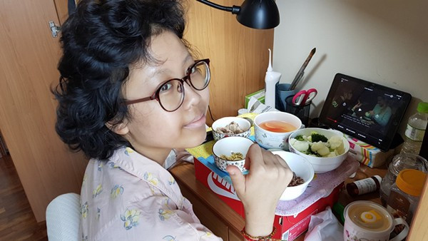 Gia canh 2 dao dien noi tieng VN phai ban nha chua benh cho con-Hinh-4