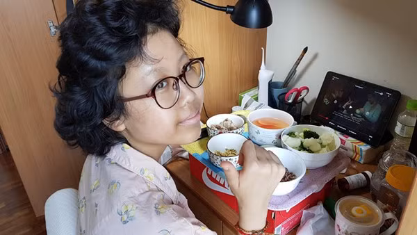 Gia canh 2 dao dien noi tieng VN phai ban nha chua benh cho con-Hinh-4