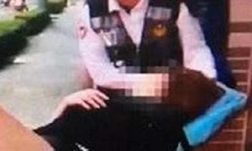 Đi bộ, thiếu nữ gặp tai nạn đáng sợ bởi thứ chẳng ai ngờ Di bo, thieu nu gap tai nan dang so boi thu chang ai ngo