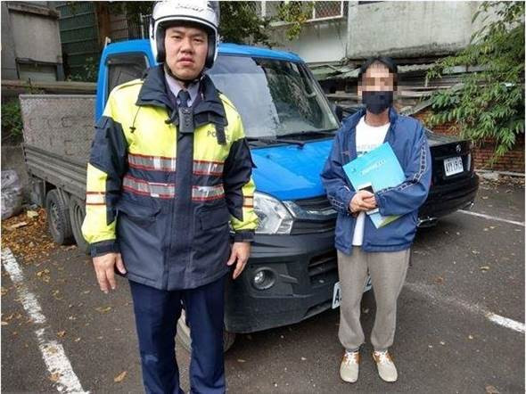 Thanh nien tuong mat xe, voi bao canh sat va ket 